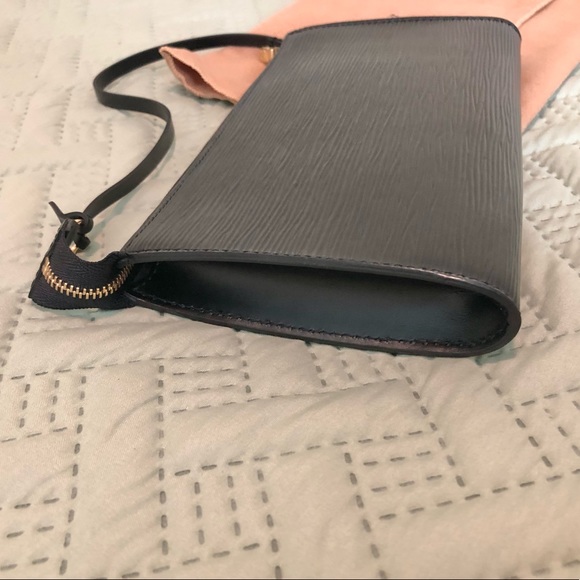💯Authentic Louis Vuitton Epi Leather Pochette - Picture 5 of 9